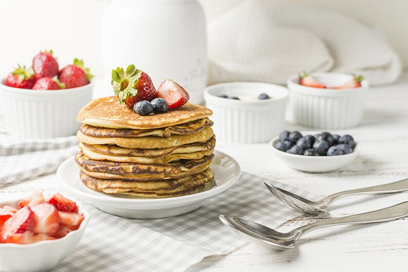 Jika anda makan dengan betul, anda boleh membuat pancake oat dan epal untuk sarapan pagi