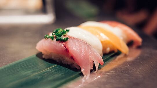 Hidangan ikan segar adalah gudang protein dan asid lemak dalam diet Jepun
